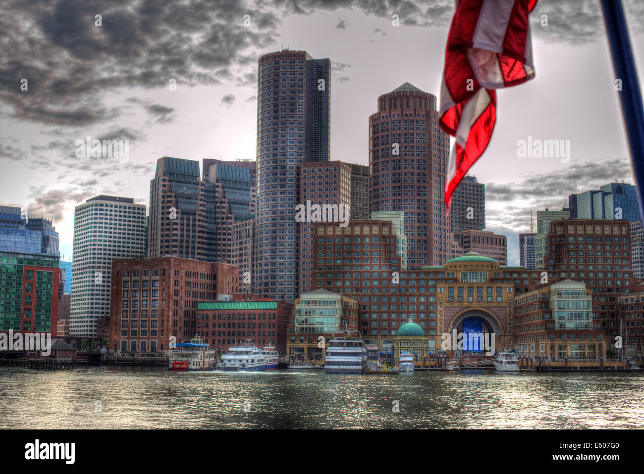 Dieses ein Bild von der Uferpromenade Financial District in Boston, Massachusetts.  Dies war eine Überschrift Boot zu einer Insel entnommen. Stockfoto