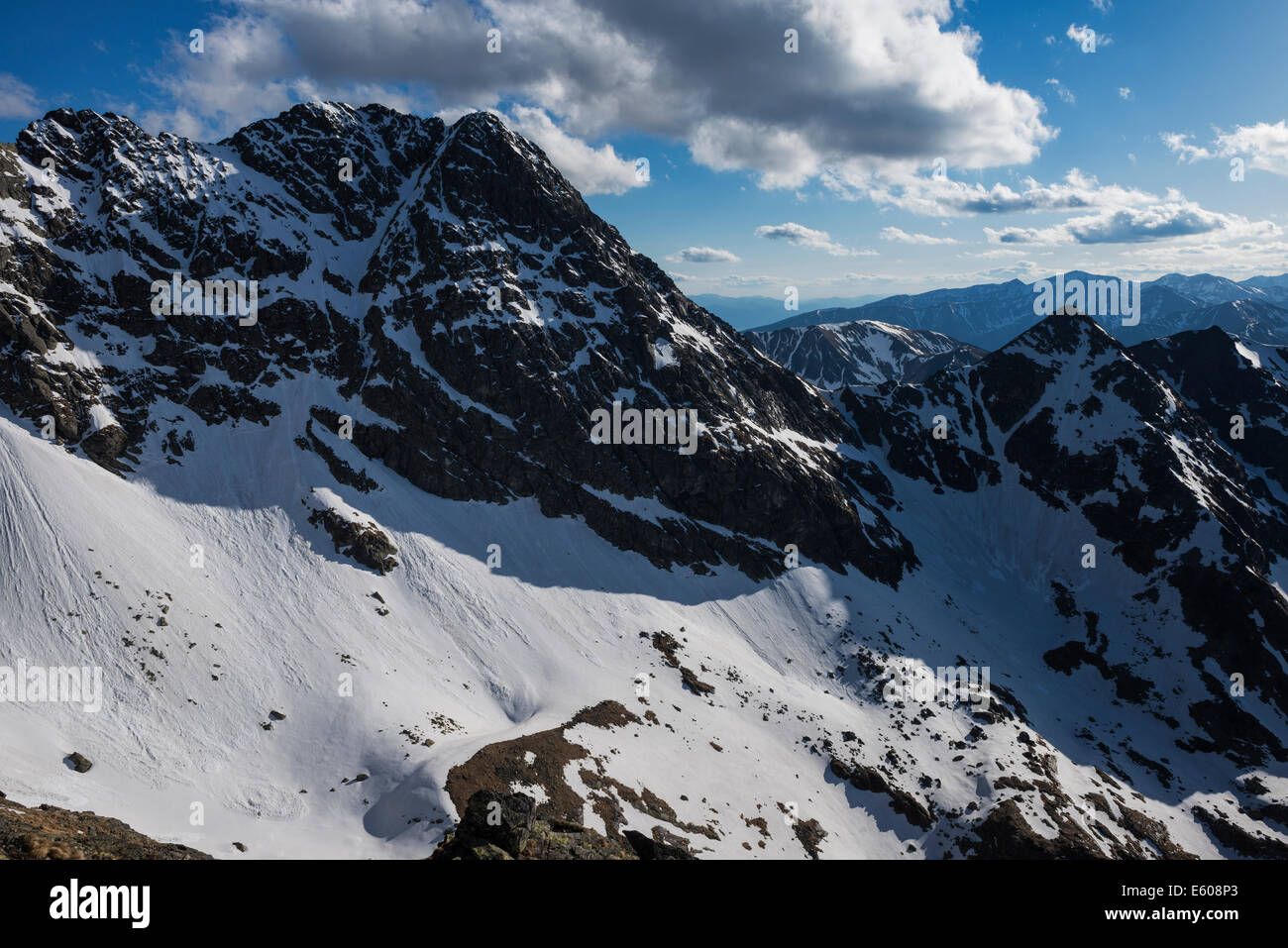 Blick in Richtung Owinica (2301 m) vom Gipfel des Koocielec (2155m), hohe Tatra, Polen Stockfoto