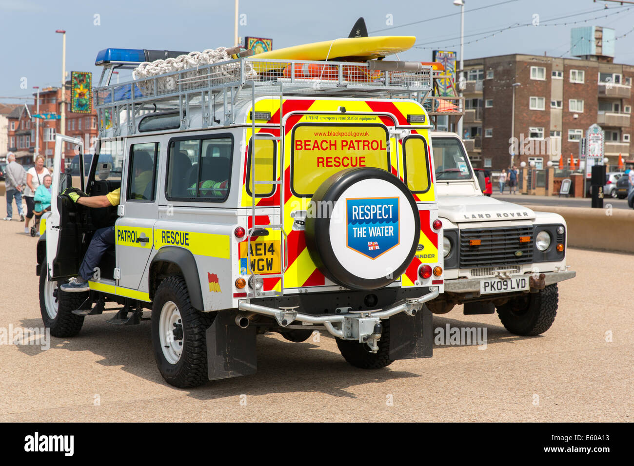 Blackpool Strand Patrouille Rettungsfahrzeuge an der promenade Stockfoto