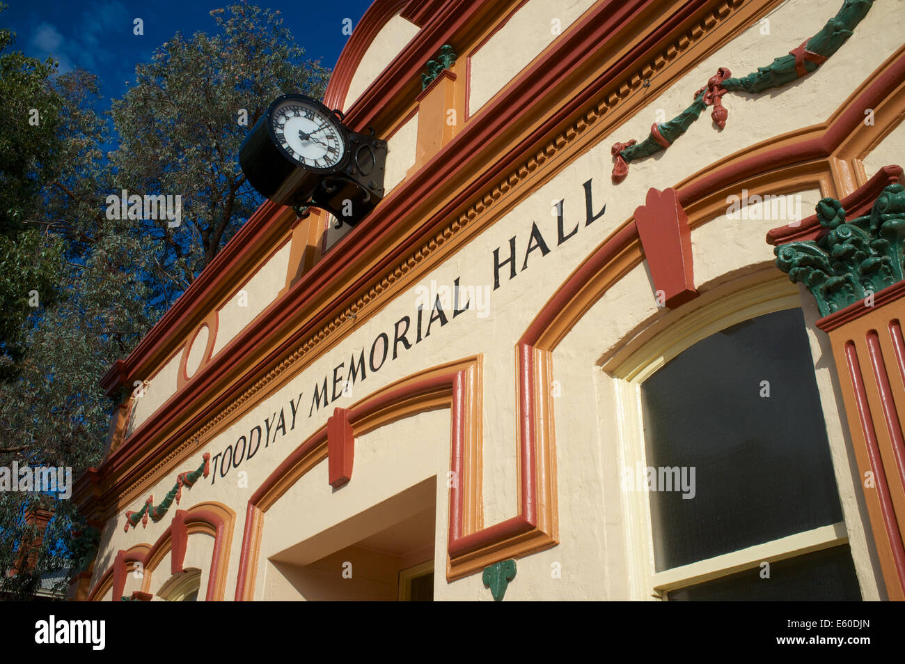 Toodyay Memorial Hall ist ein denkmalgeschütztes Gebäude auf Stirling Terrasse in Toodyay, Western Australia. Stockfoto