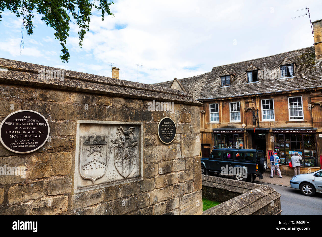 Chipping Campden shop Dorf Wahrzeichen Schilder Geschäfte Cotswolds UK England Stockfoto