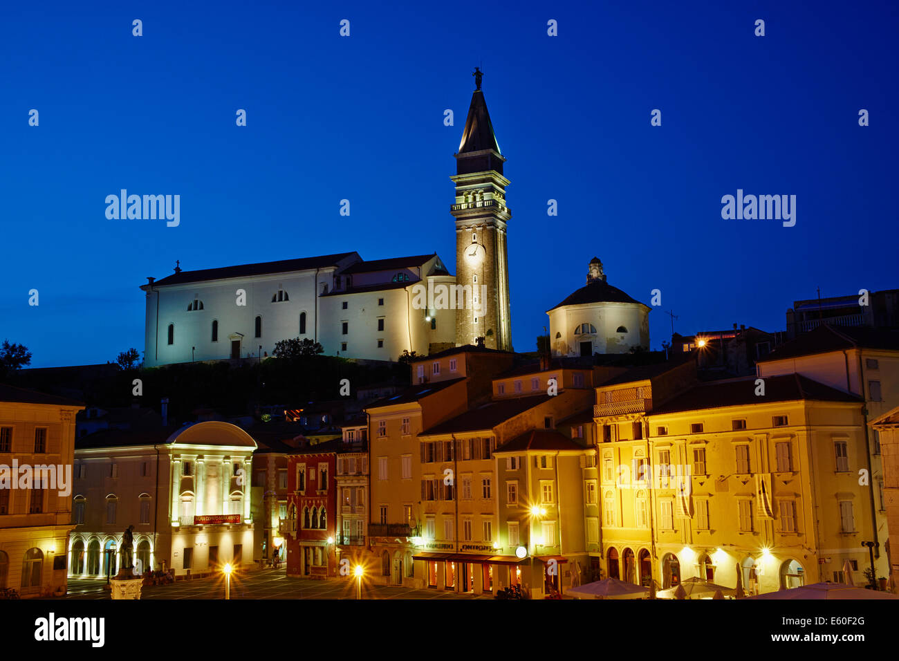 Slowenien, Region Primorska, Adriaküste, Piran, Tartini-Platz und st. Georges church Stockfoto