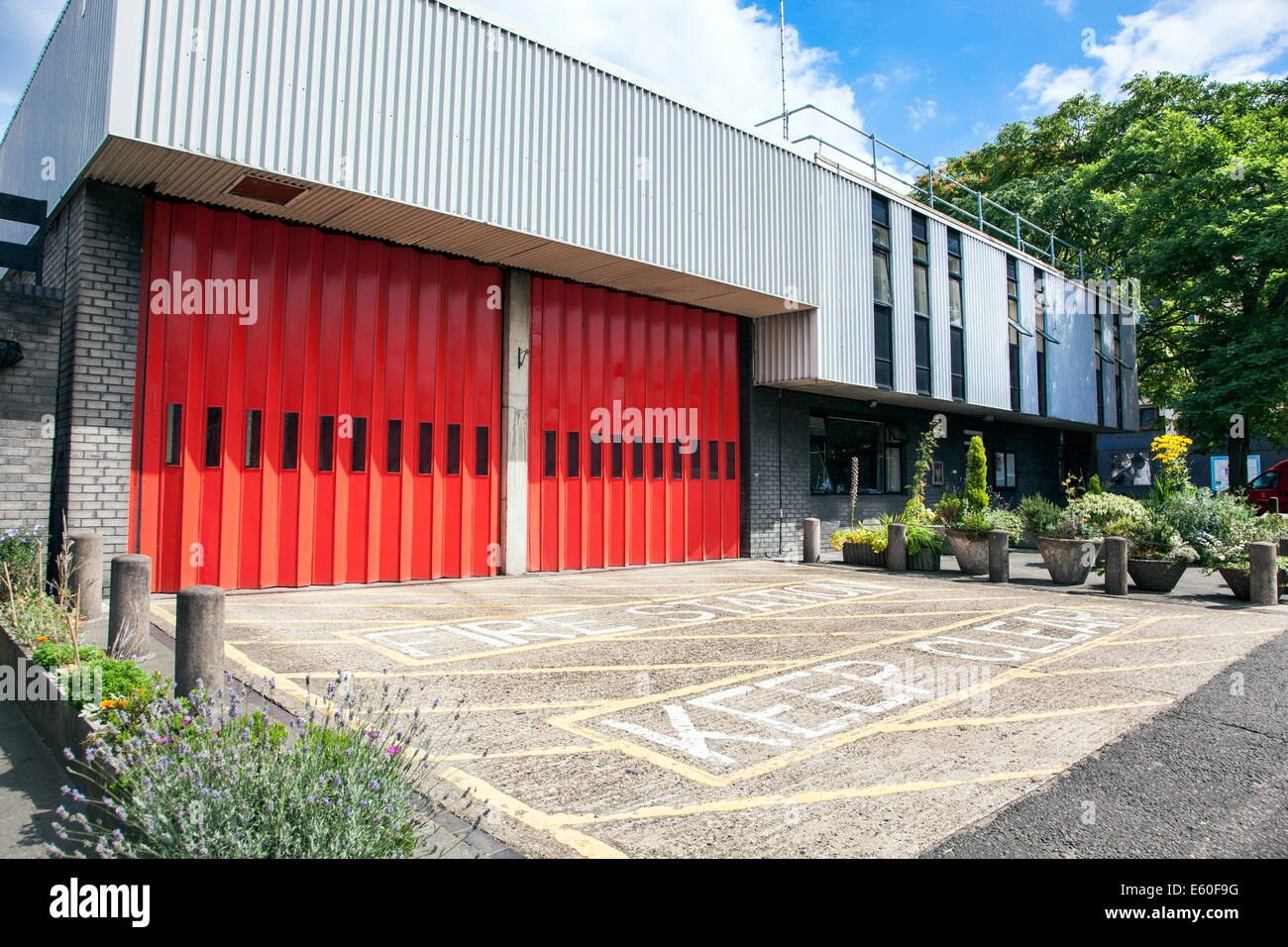 Feuerwache Garage in Nord-London Stockfoto