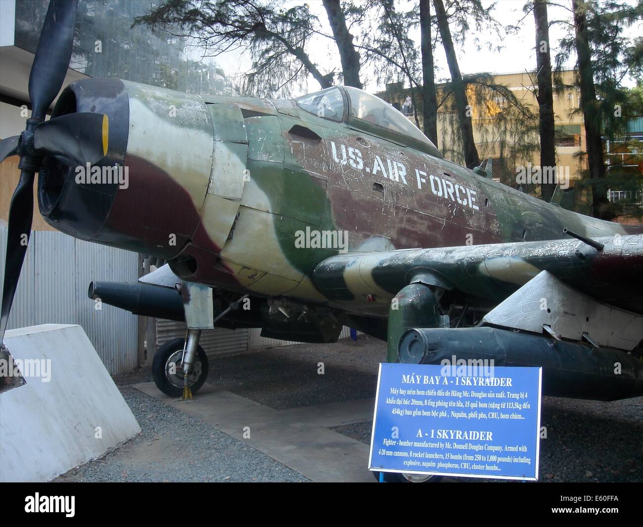 Ein uns Air Force Douglas a-1 Skyraider Flugzeug auf dem Display in das War Remnants Museum, Ho-Chi-Minh-Stadt, Vietnam. Stockfoto