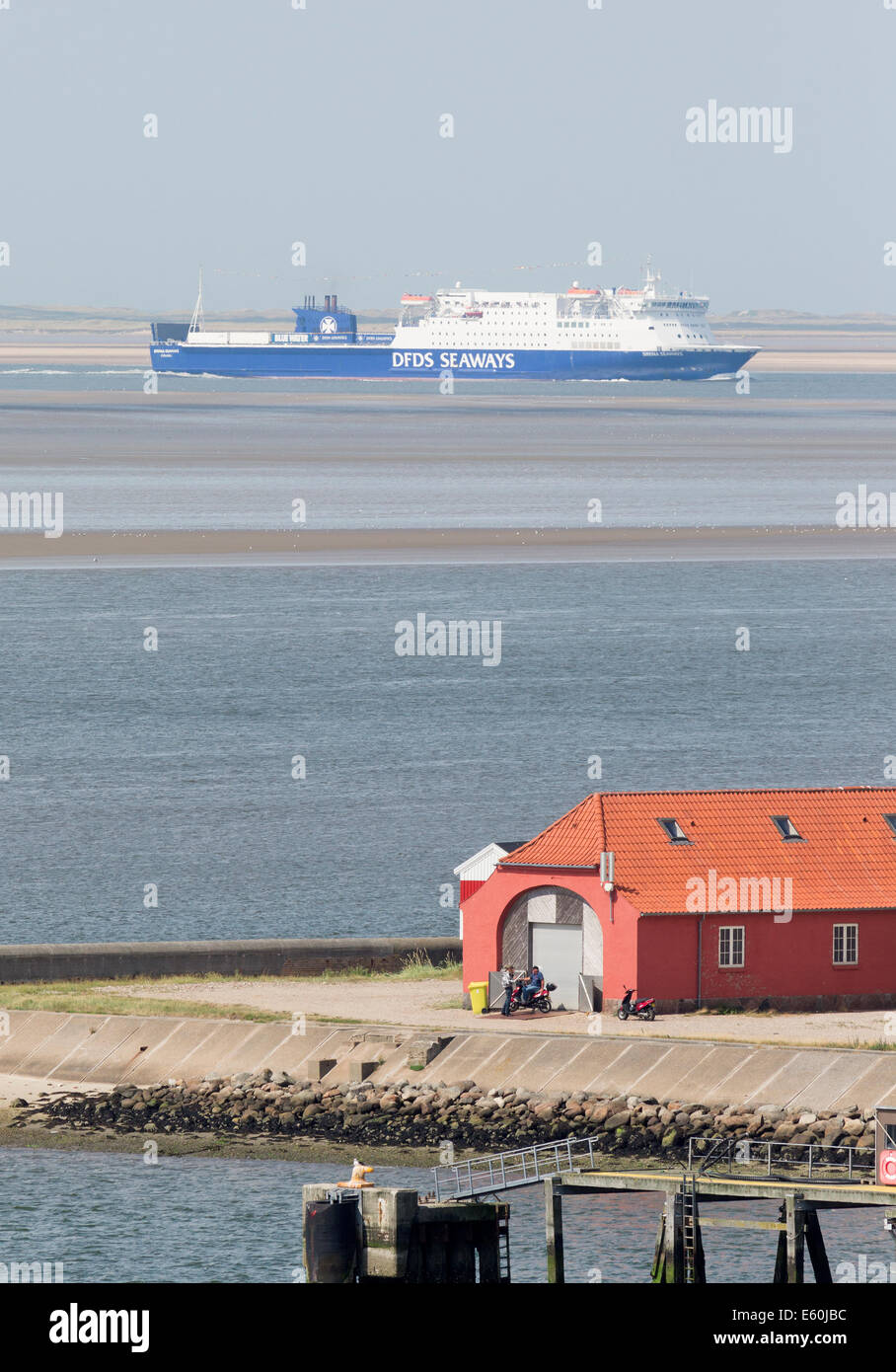 Die Fähre von DFDS SEAWAYS SIRENA kommt Esbjerg. Stockfoto