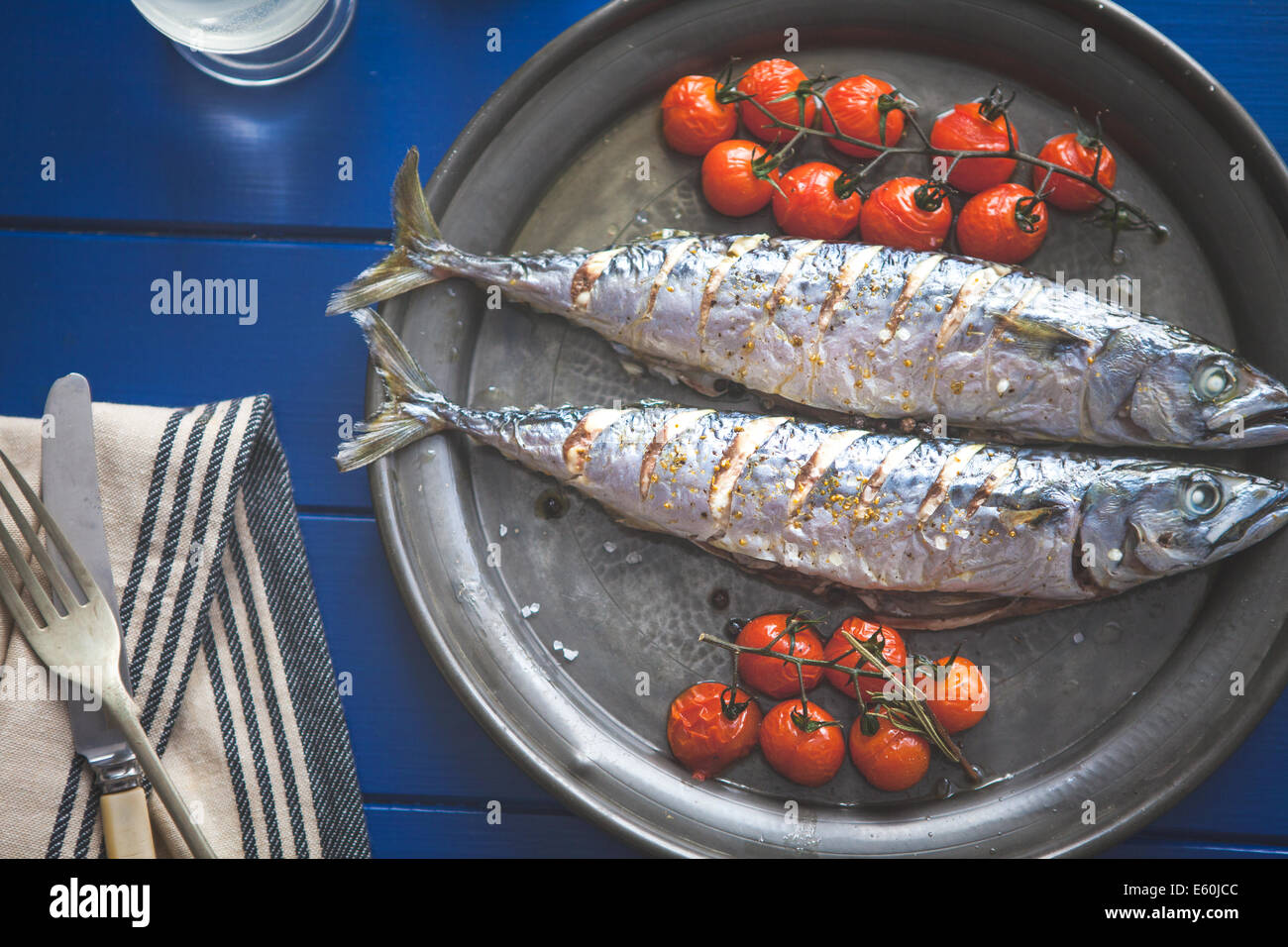 ein Teller mit frischen Makrele Stockfoto