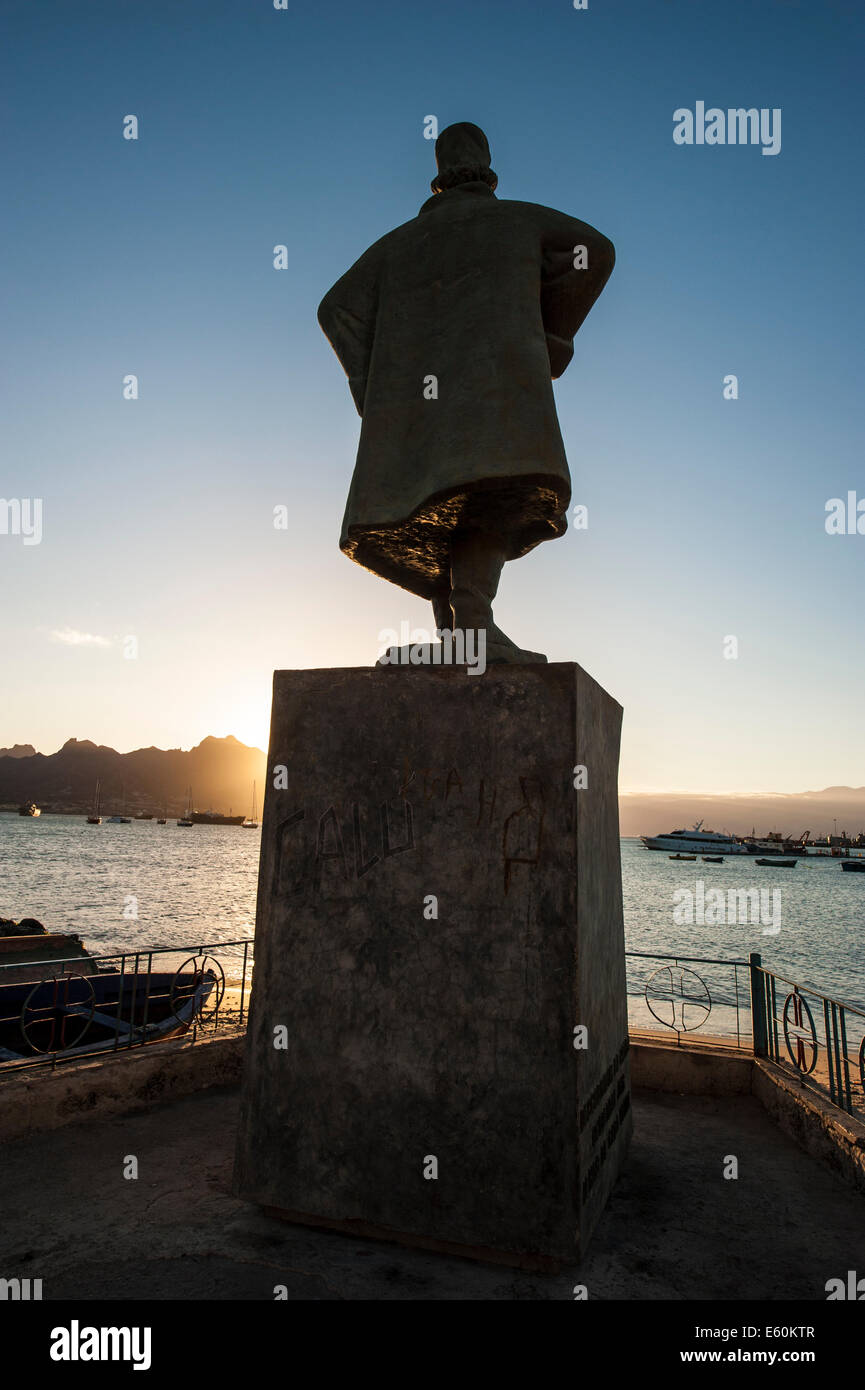 Die Statue von Diogo Afonso, Navigator, die Kapverdischen Inseln entdeckt. Mindelo Hafen, Insel Sao Vicente, Kap Verde. Stockfoto