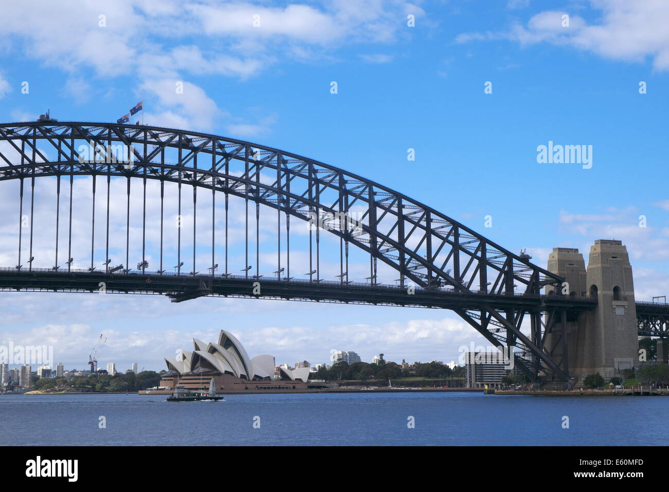 Sydney Harbour Bridge und das Opernhaus von Blues Punkt Richtung Norden gesehen Sydney Stockfoto