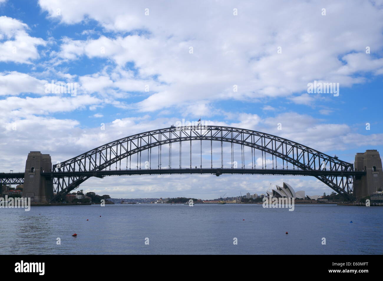 Sydney Harbour Bridge und das Opernhaus von Blues Punkt Richtung Norden gesehen Sydney Stockfoto