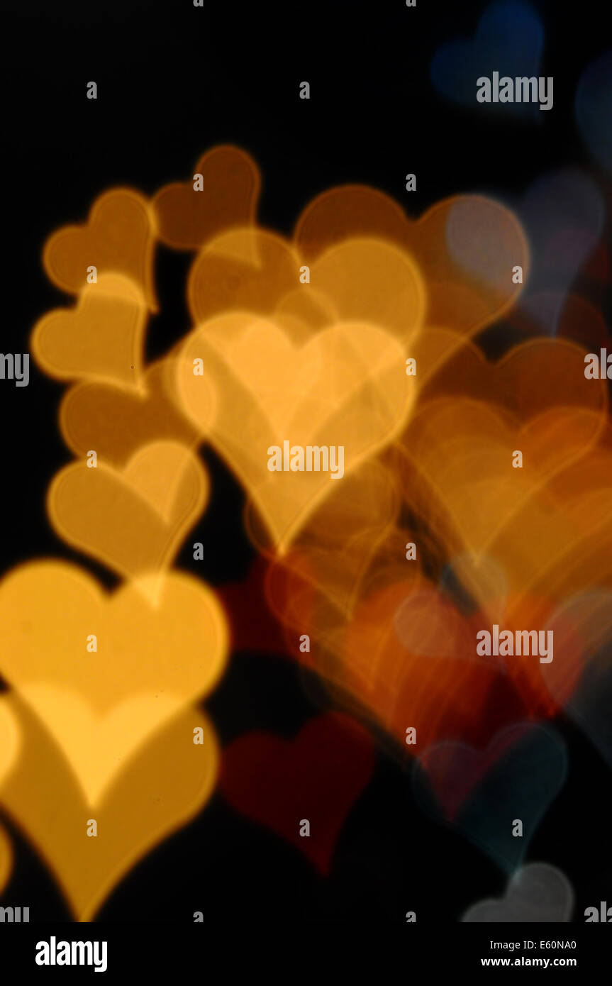 Bunte Herzen unscharfen Lichter in der Nacht. Valentinstag abstrakten Hintergrund. Stockfoto