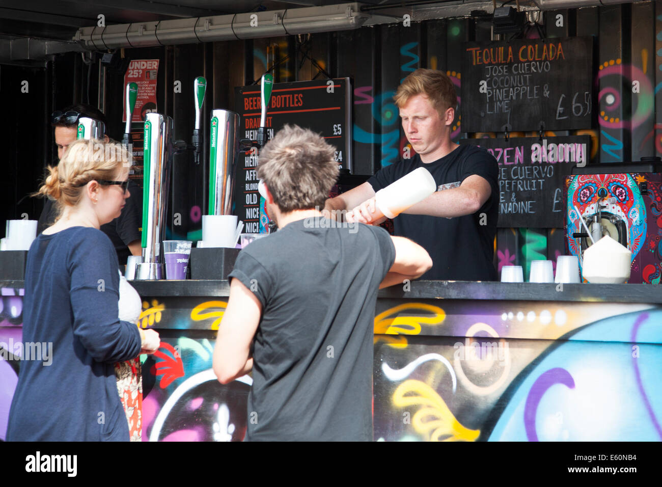 London, England - 9. August 2014 die Macht von Sumner und Straße fest Festival an der Battersea Power Station Stockfoto