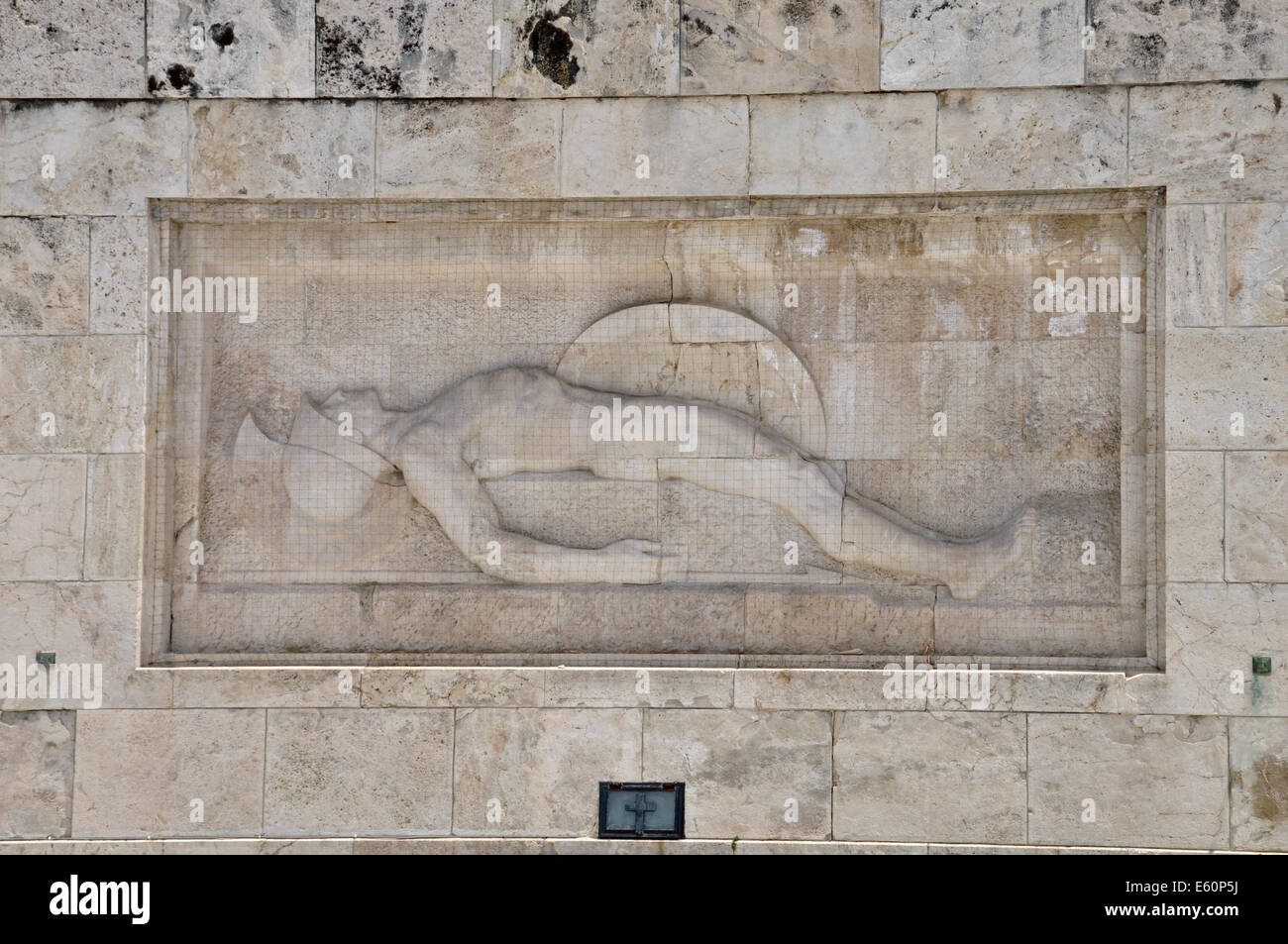 Grab des unbekannten Soldaten Marmorskulptur des Sterbens antiken griechischen Hopliten Krieger mit seinem Schild und Speer, Athen. Stockfoto