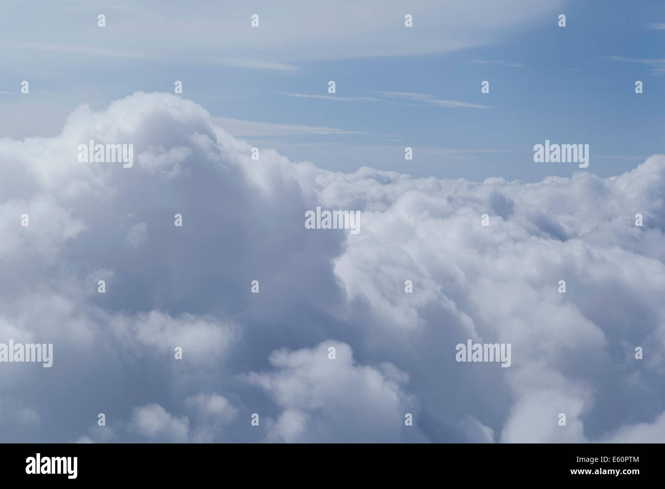 Wolkenbildung von oben fotografiert Stockfoto