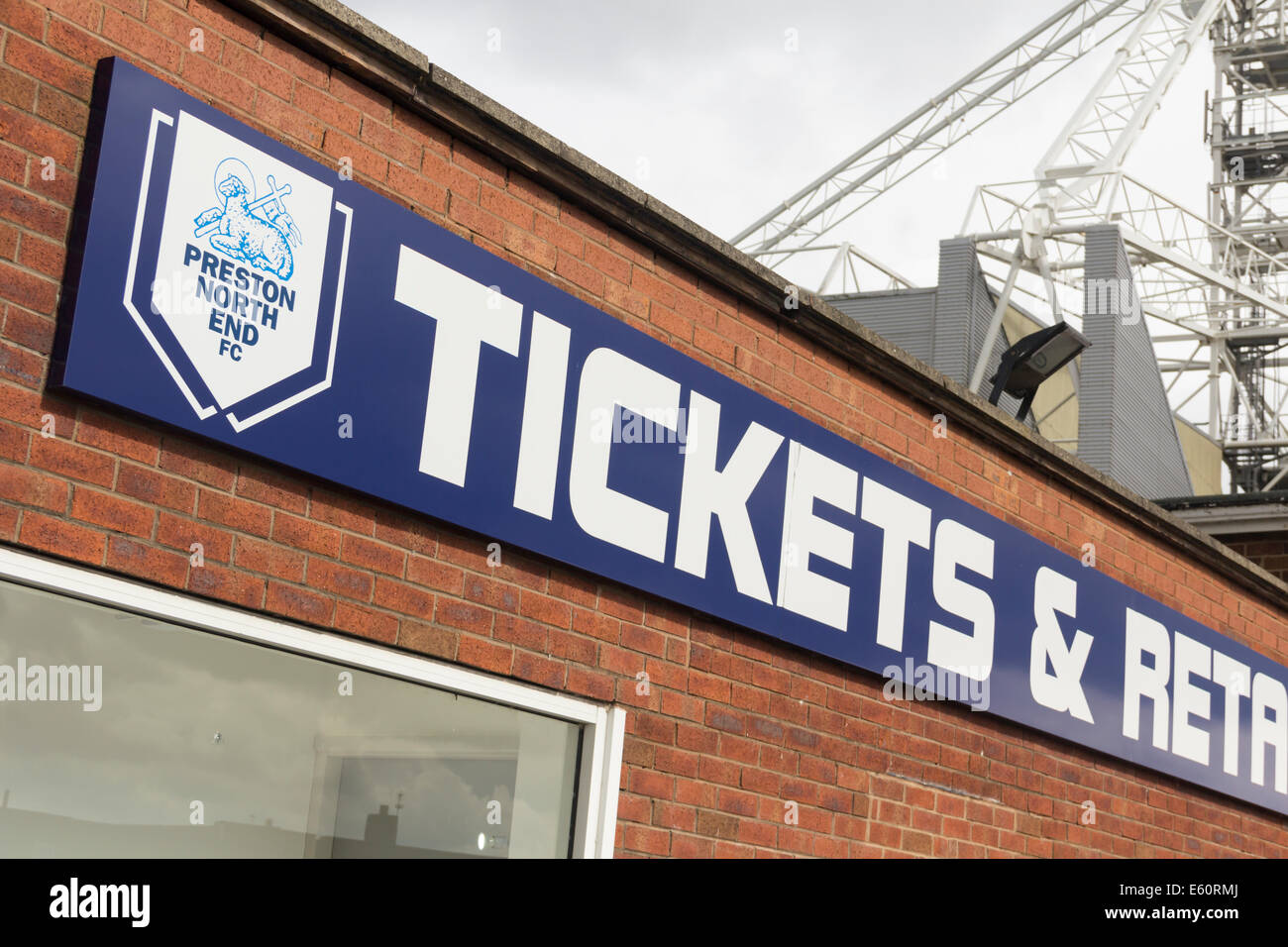 Büro- und Club Ticketshop bei Deepdale, den Boden von Preston North End Football Club, betrachtet von Sir Tom Finney Weise. Stockfoto