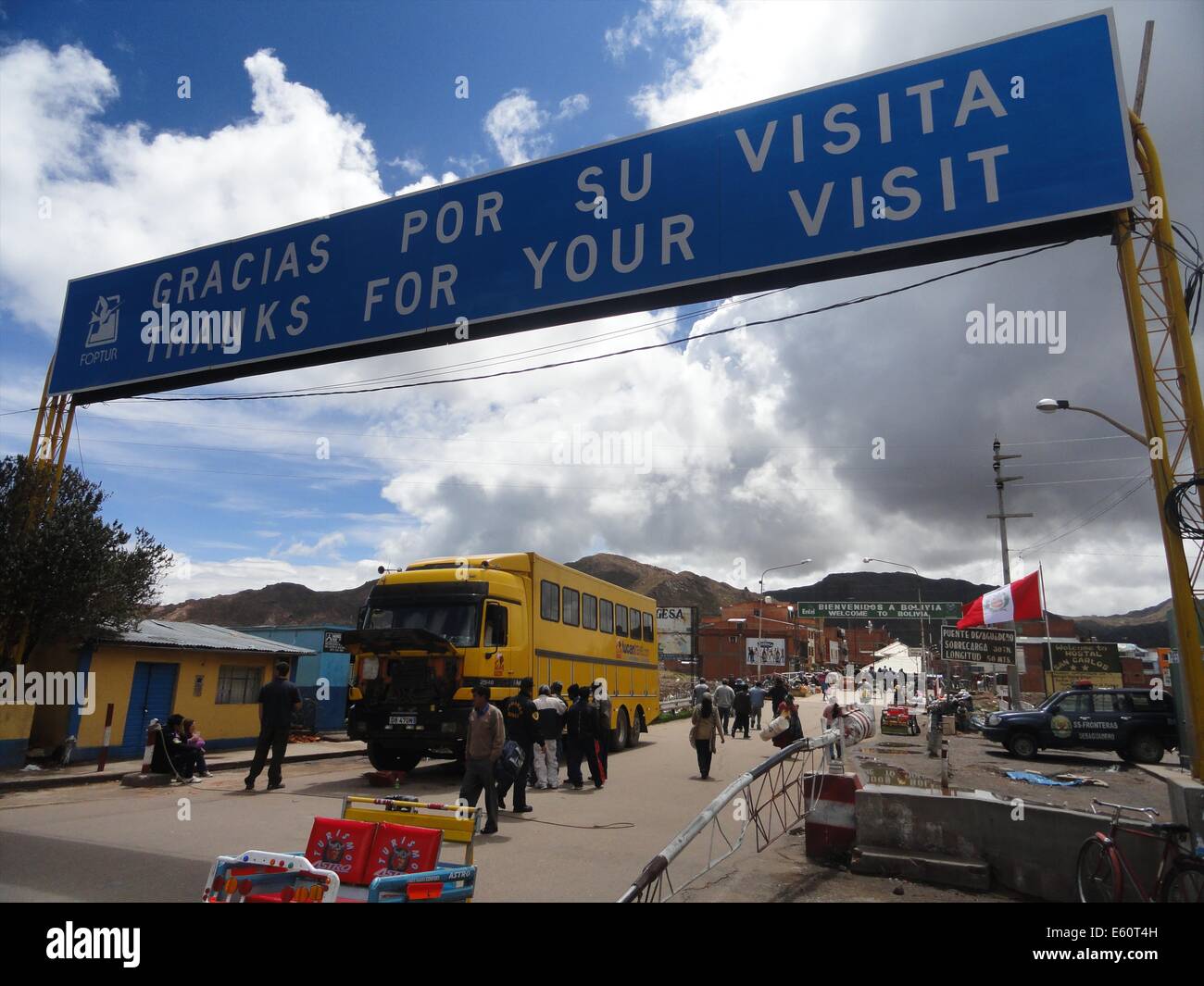 Eine Nachricht auf der Brücke bei Desaguadero, an der Grenze zwischen Peru und Bolivien Stockfoto