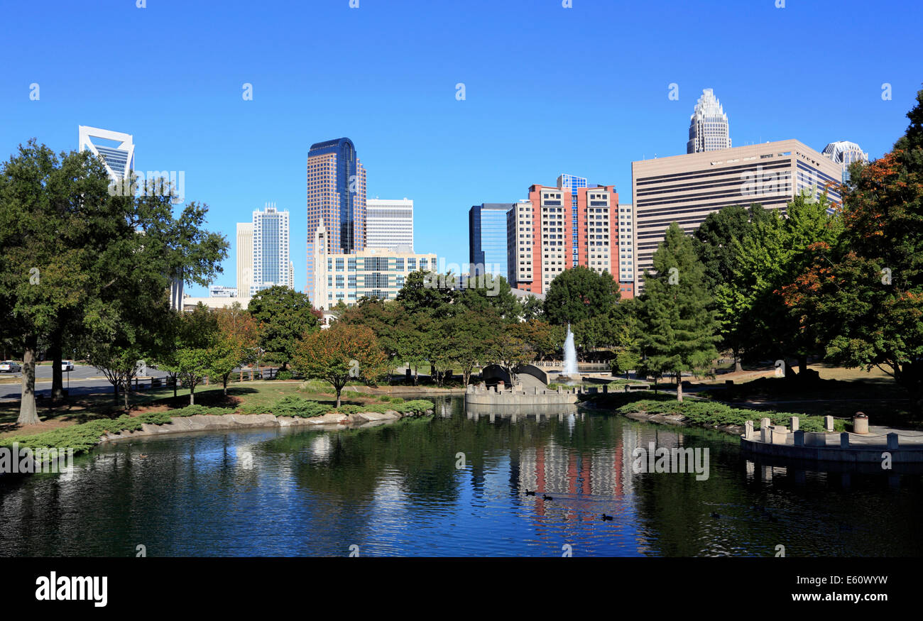 Charlotte, North Carolina. Skyline von Marshall Park gesehen. Stockfoto