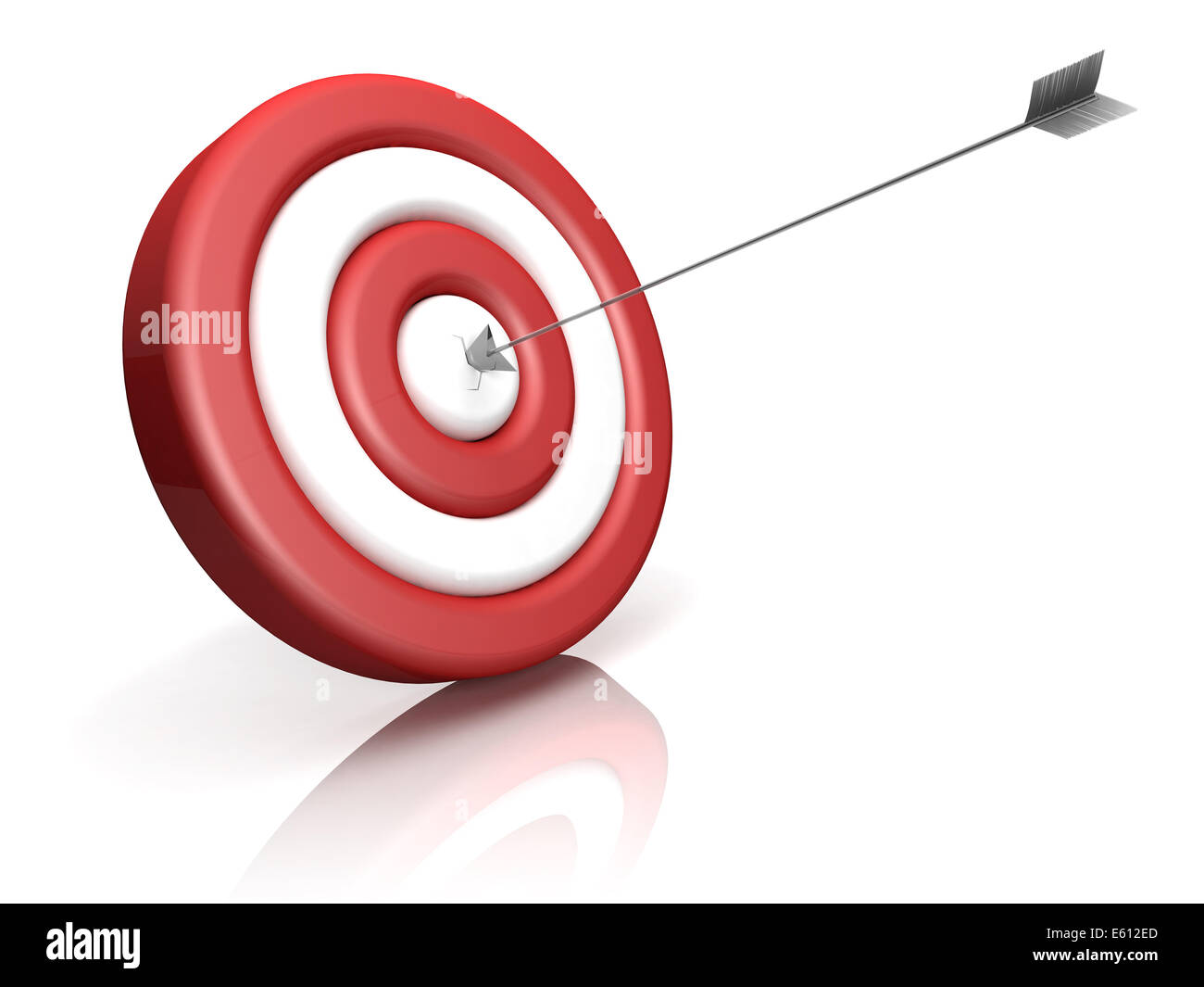 Ein rot-weiß-Ziel mit Pfeil in der Mitte Stockfoto