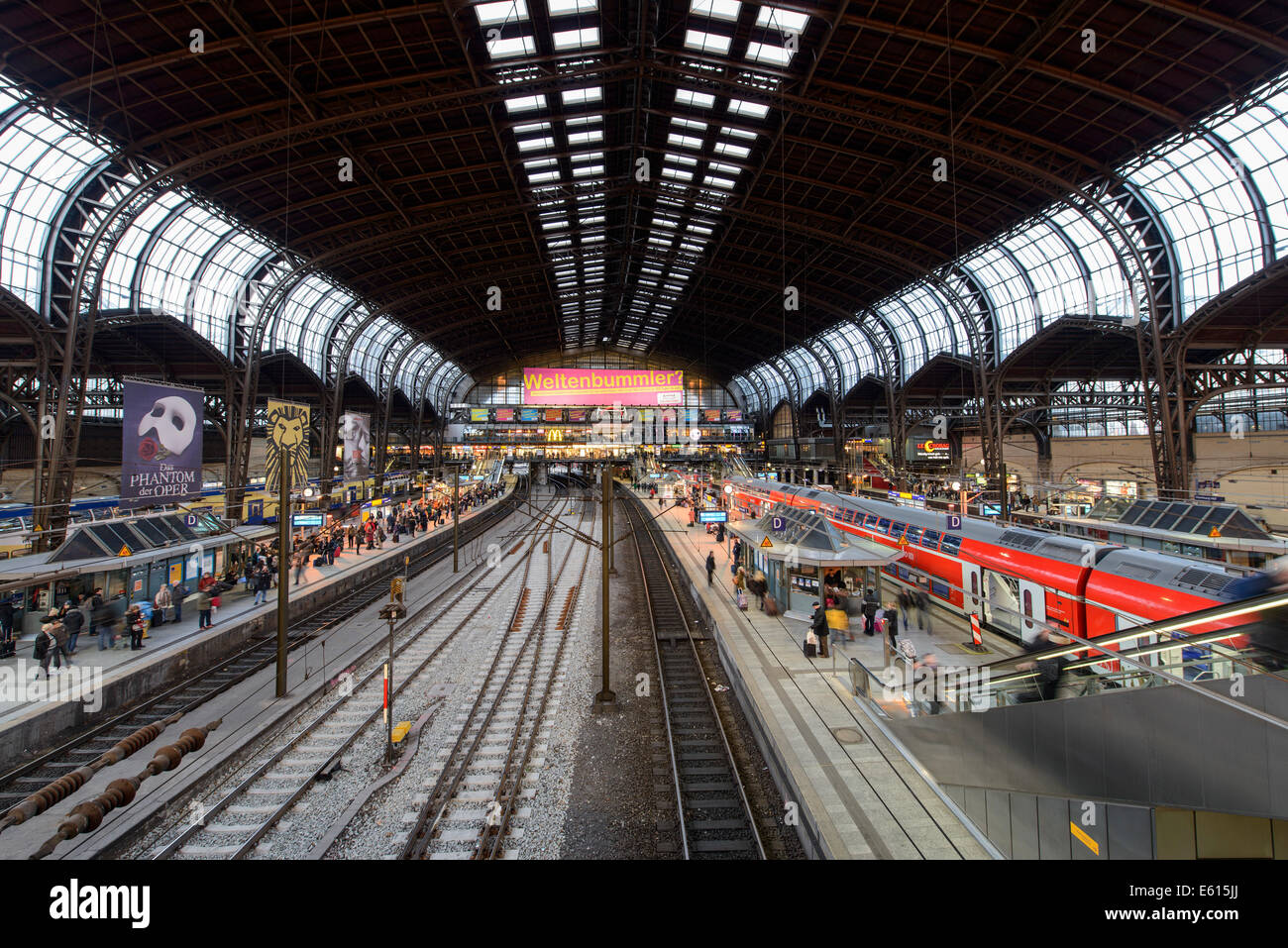 Bahnhofshalle, Hamburg Hauptbahnhof, Hamburg, Deutschland Stockfoto