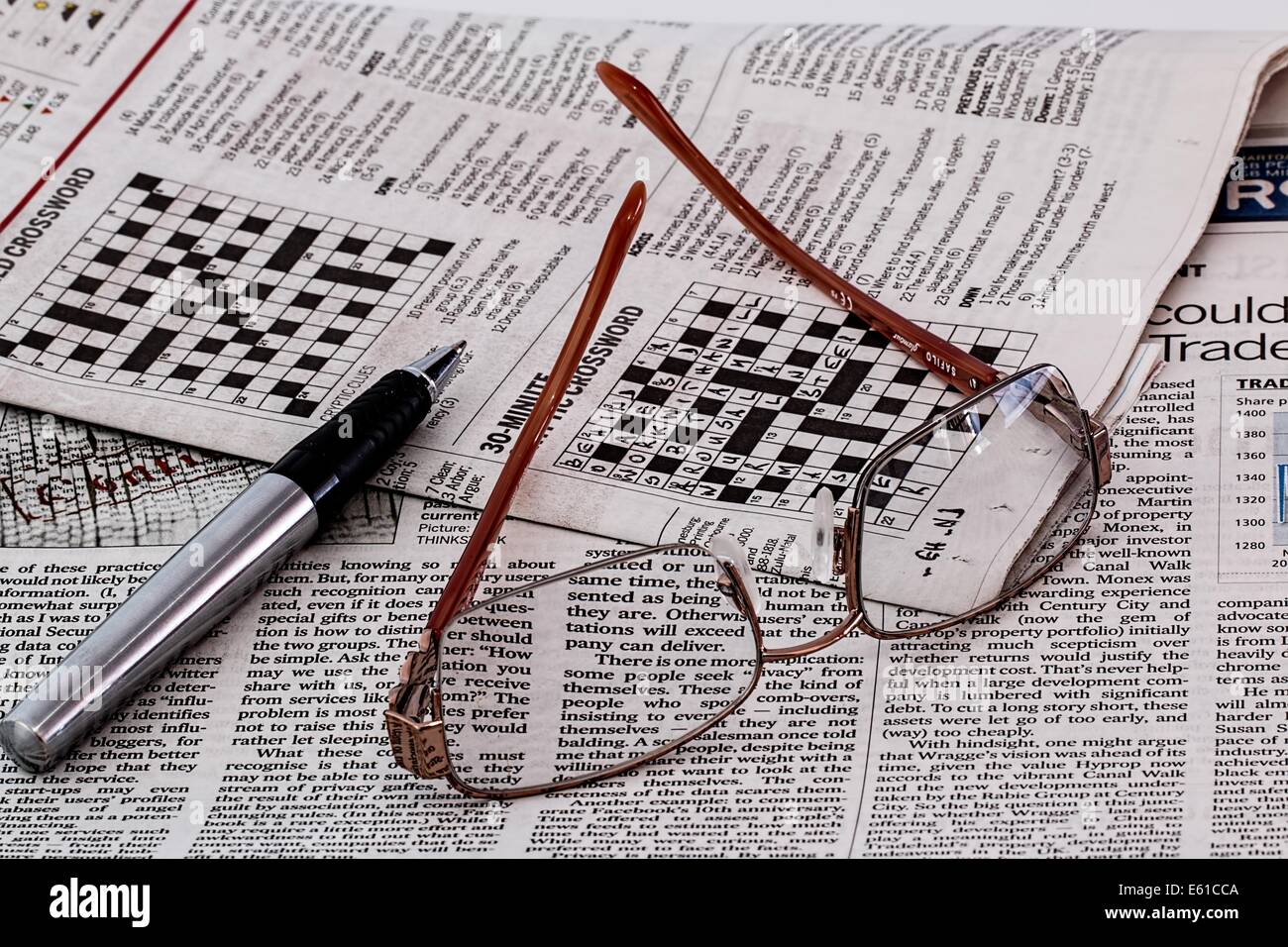 Zeitungspapier Nachrichtenmedien Brille Brille Stockfoto