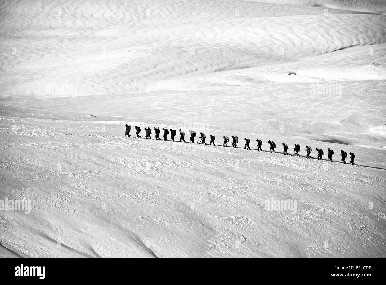 Trekking Wandern Gruppe alpine Linie Menschen Stockfoto