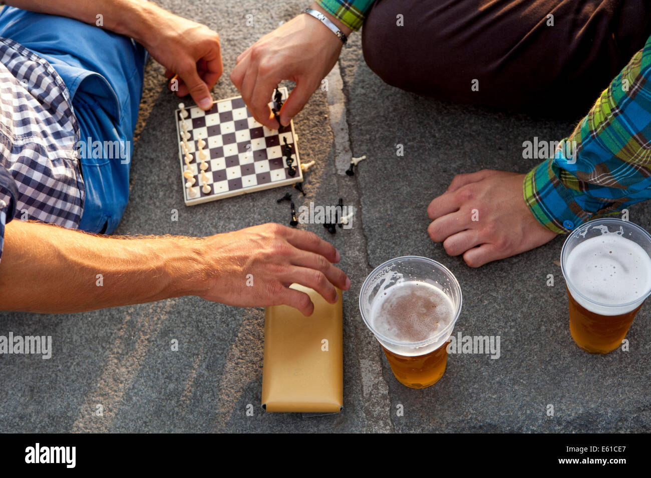 Schachspieler und Bier Prag, Tschechische Republik Freizeitaktivität Stockfoto
