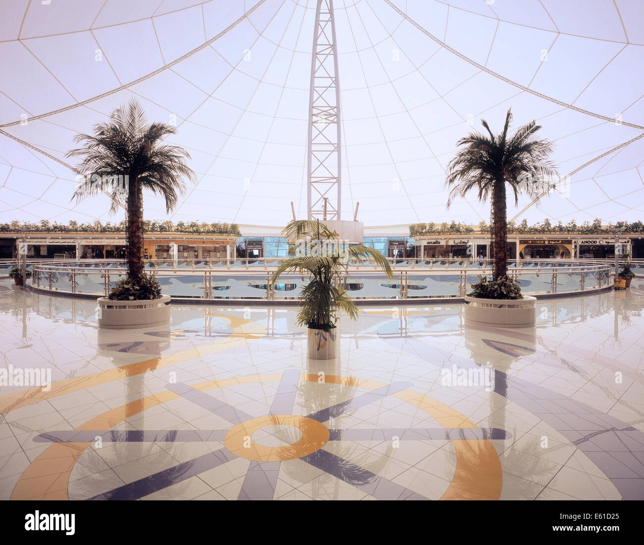 Zeltdach von der Marina Mall in Abu Dhabi, Vereinigte Arabische Emirate. Stockfoto