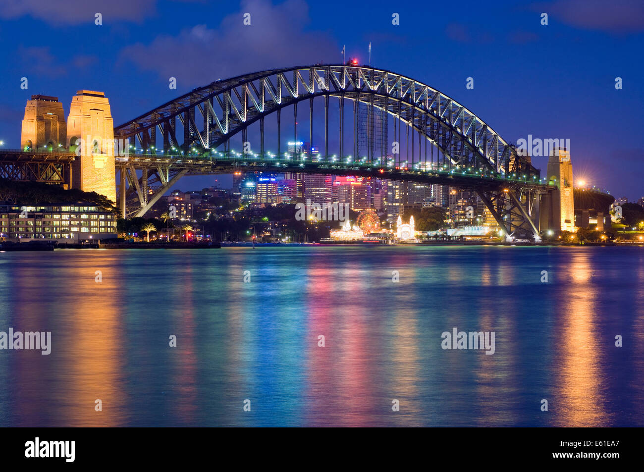 Sydney Harbour Bridge am Abend. Foto von Sydney Cove Stockfoto