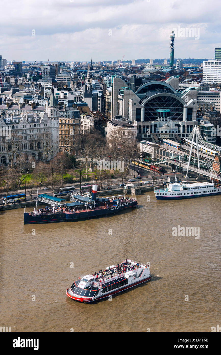 Themse, Waterloo Bridge, Tattershall Castle Pub Schiff und Charing Cross Bahnhof vom London Eye. JMH6338 Stockfoto