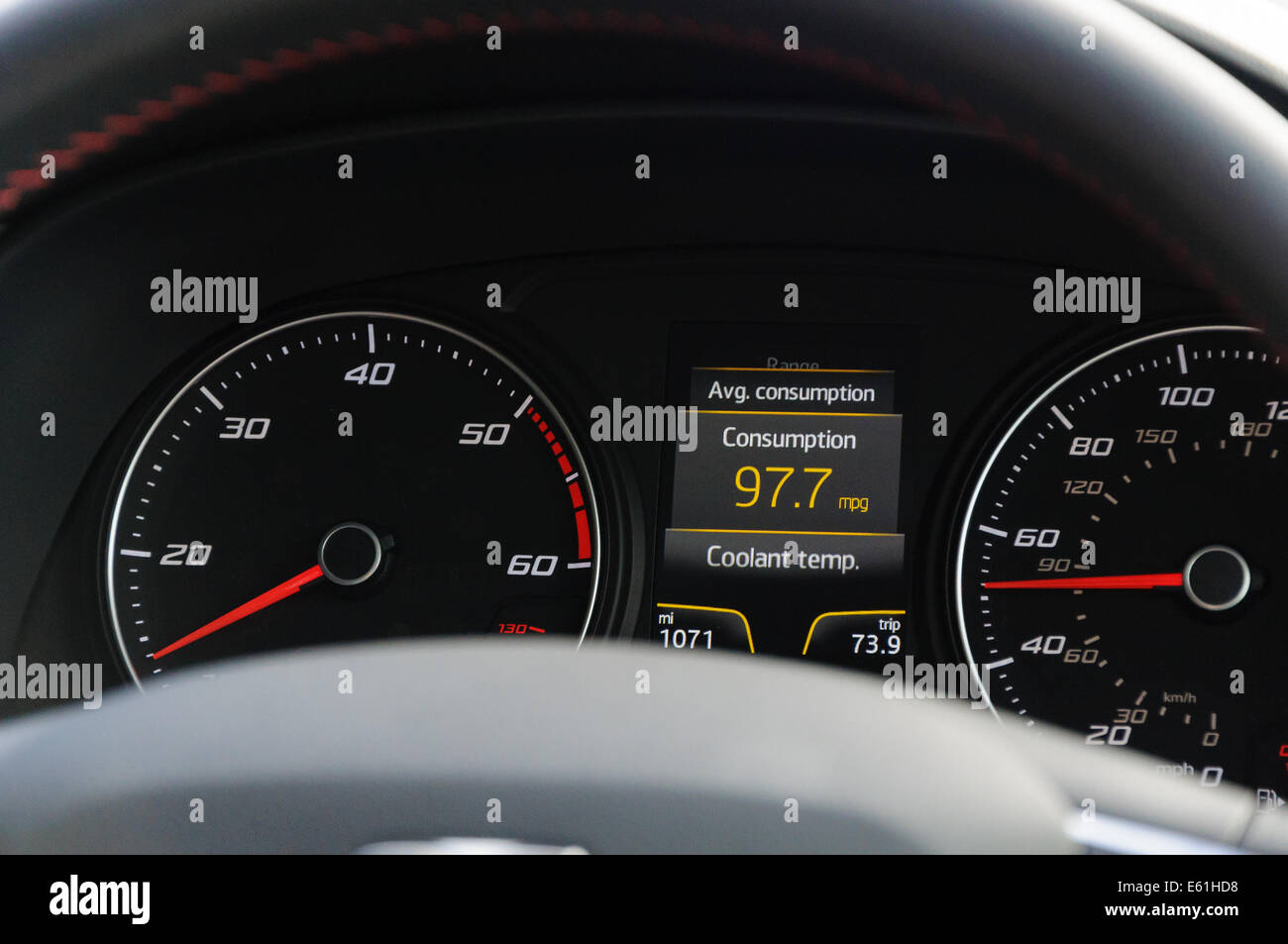 Zifferblätter und Armaturenbrett eines Autos SEAT Leon Stockfoto