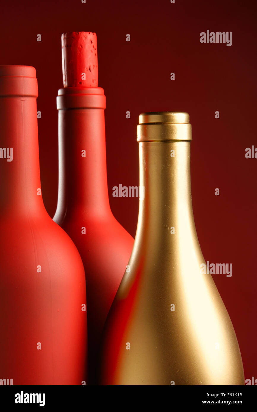 Zwei rote und ein gold Flasche Nahaufnahme Stockfoto