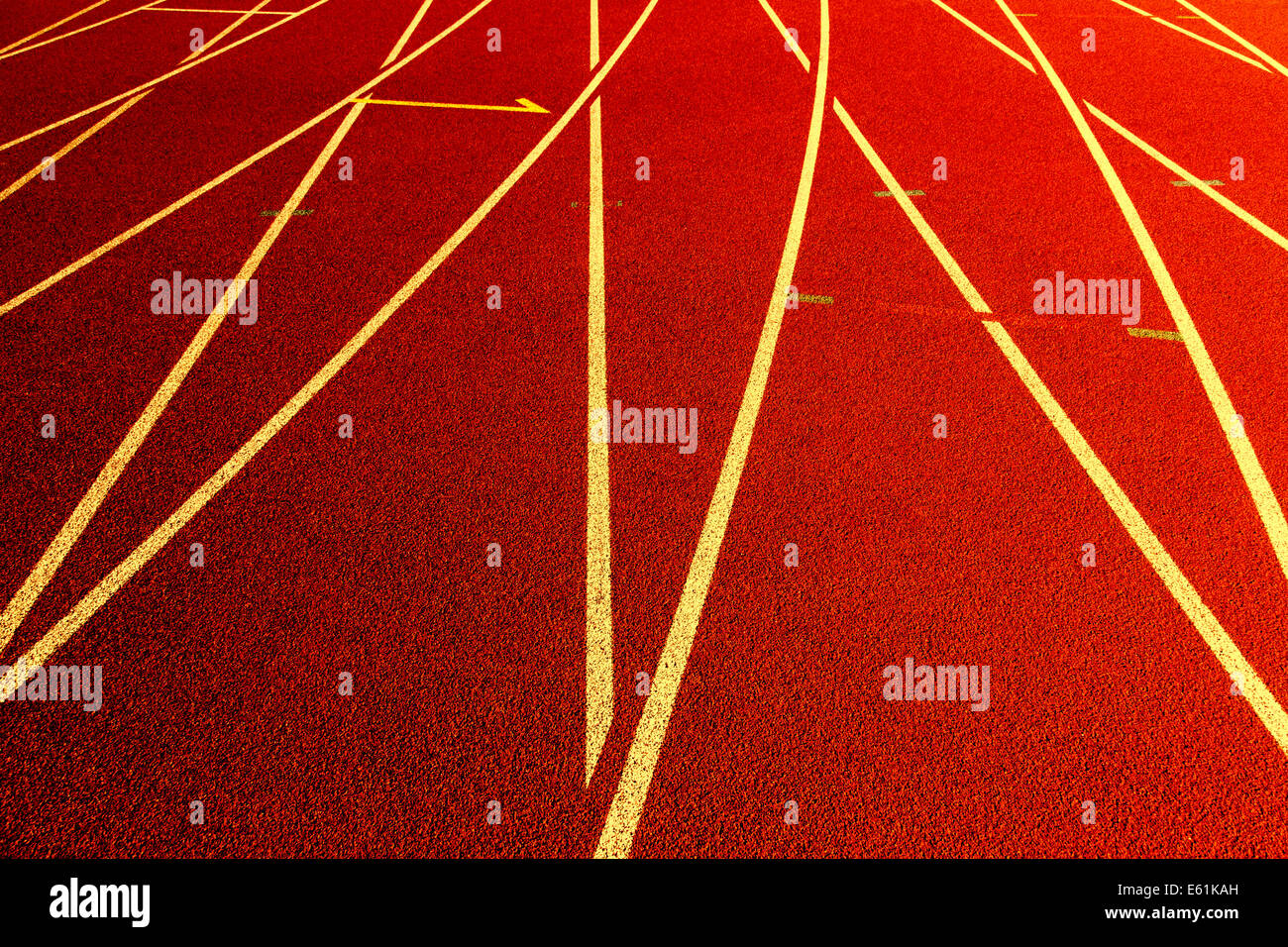 Track &amp; Field sich kreuzenden Linien in einem Stadion Stockfoto
