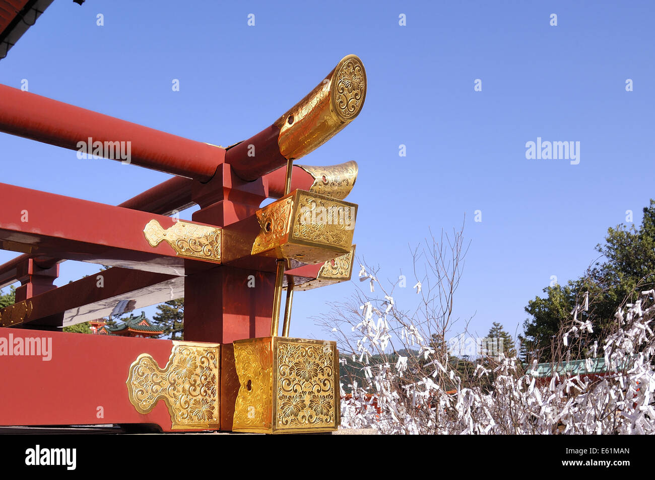 Detail des traditionellen und dekorativ bemalt rot Zaun oder Geländer, Heian-Schrein, Kyoto, Japan Stockfoto