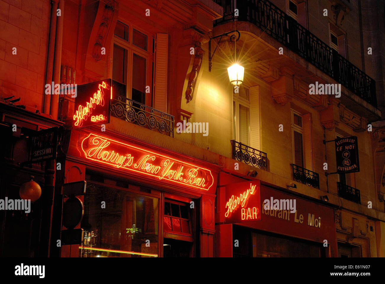 Bar-Eingang, Paris, Frankreich Stockfoto
