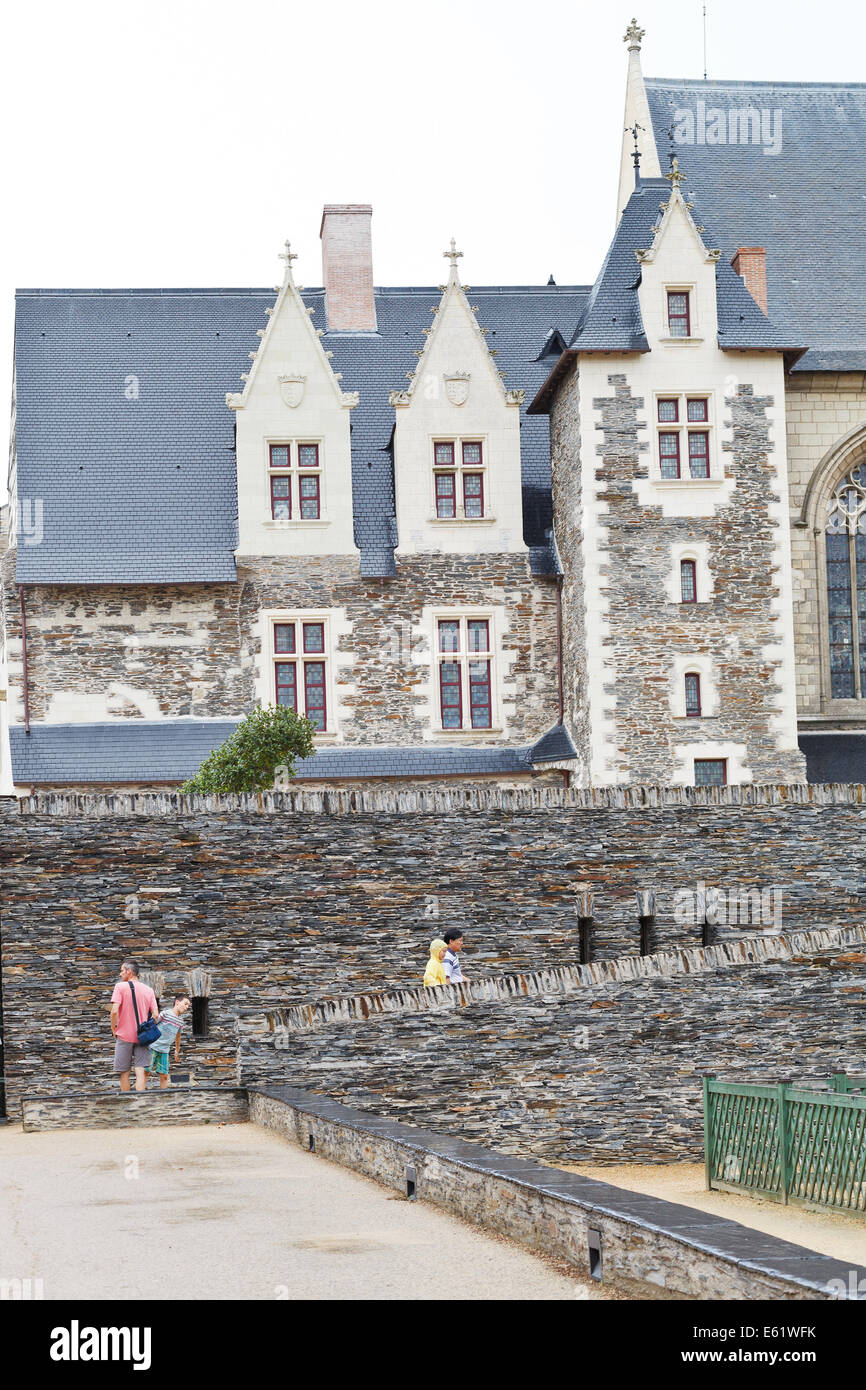 ANGERS, Frankreich - 28. Juli 2014: Hof im Schloss von Angers, Frankreich. Château d ' Angers wurde im 9. Jahrhundert durch die Grafen von gegründet. Stockfoto