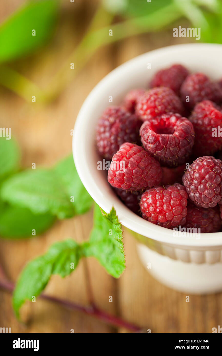 Autumn Bliss Himbeeren in Schüssel Stockfoto