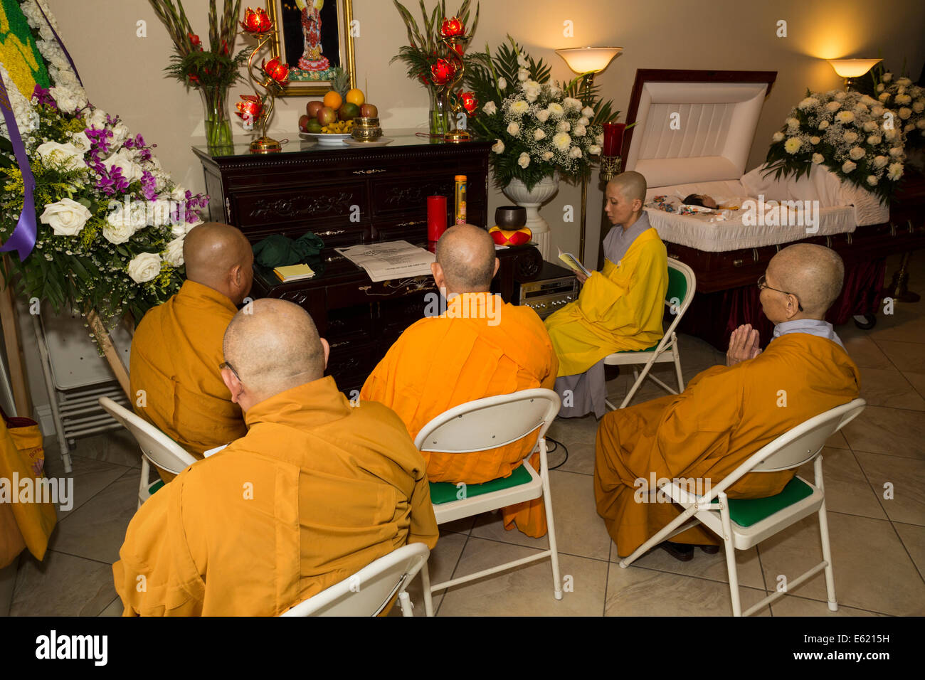 Traditional Buddhist Funeral Stockfotos und -bilder Kaufen - Alamy