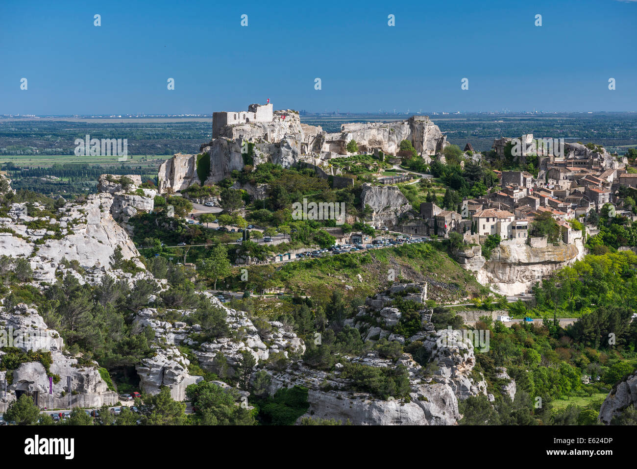 Stadtbild mit Burg Ruinen, Les plus Beaux Dörfer de France, Les Baux-de-Provence, Provence-Alpes-Côte d ' Azur, Frankreich Stockfoto