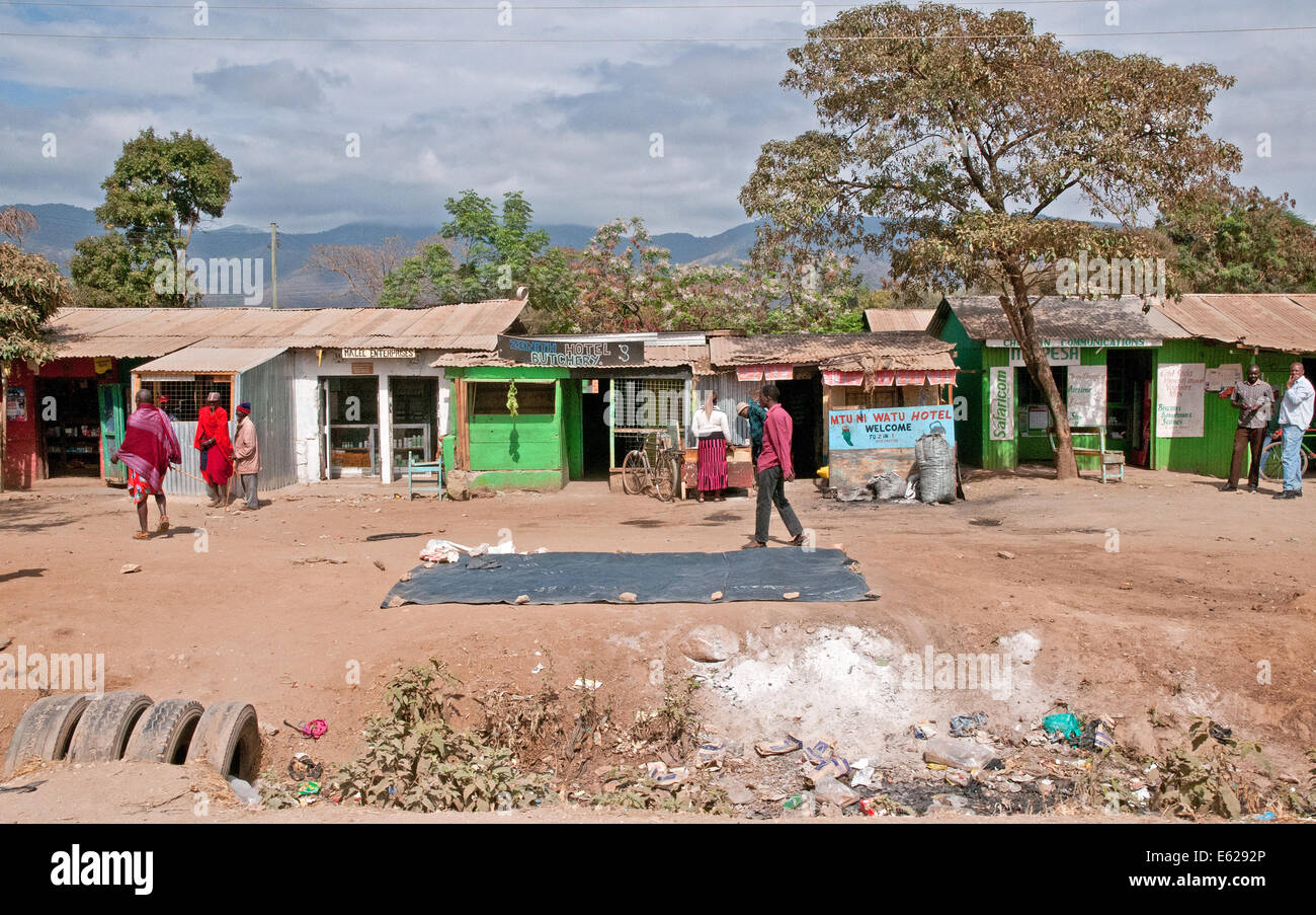 Dritten Welt Wellblechhütten und am Straßenrand Geschäfte Duka Metzgerei Hotel safari.com unterwegs Namanga Nairobi Kenia in Ostafrika Stockfoto