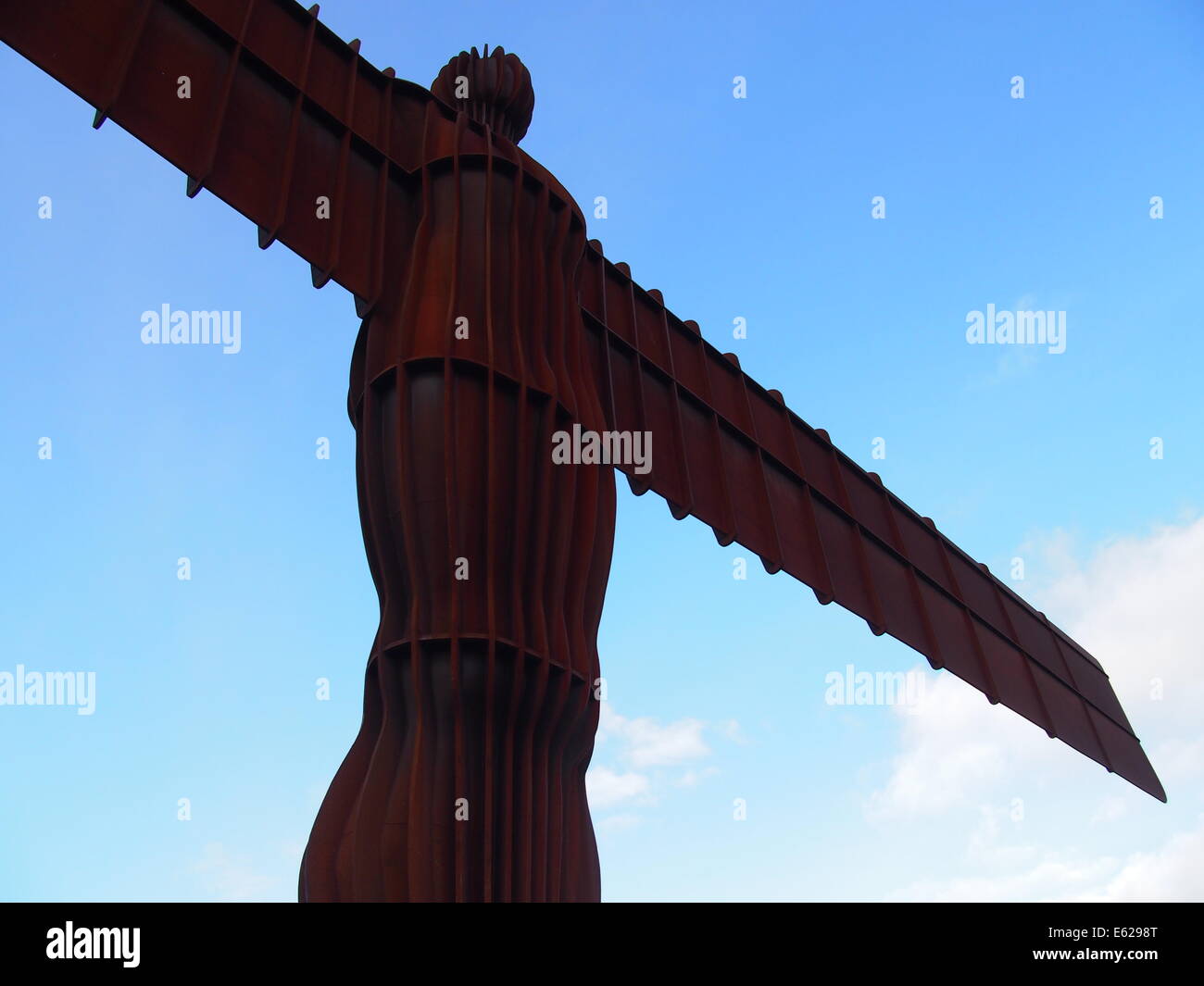 Blauer Himmel denken - Engel des Nordens Stockfoto