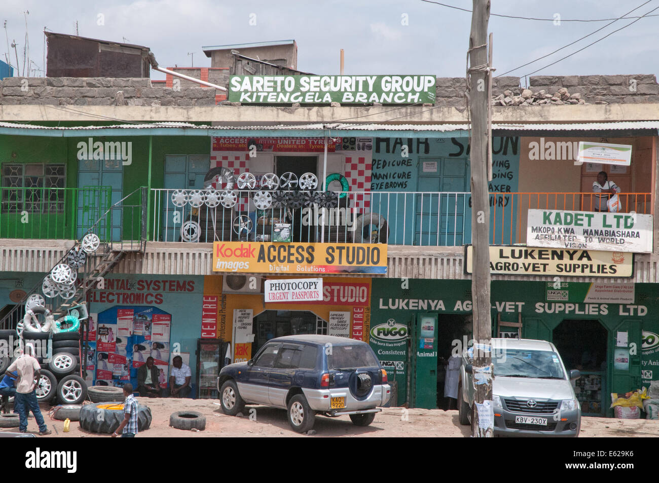 Moderne Entwicklung minderwertige zwei geschossige Bürohaus in Kitengela unterwegs Namanga Nairobi Kenia Afrika SHOPPING SHOP einkaufen Stockfoto