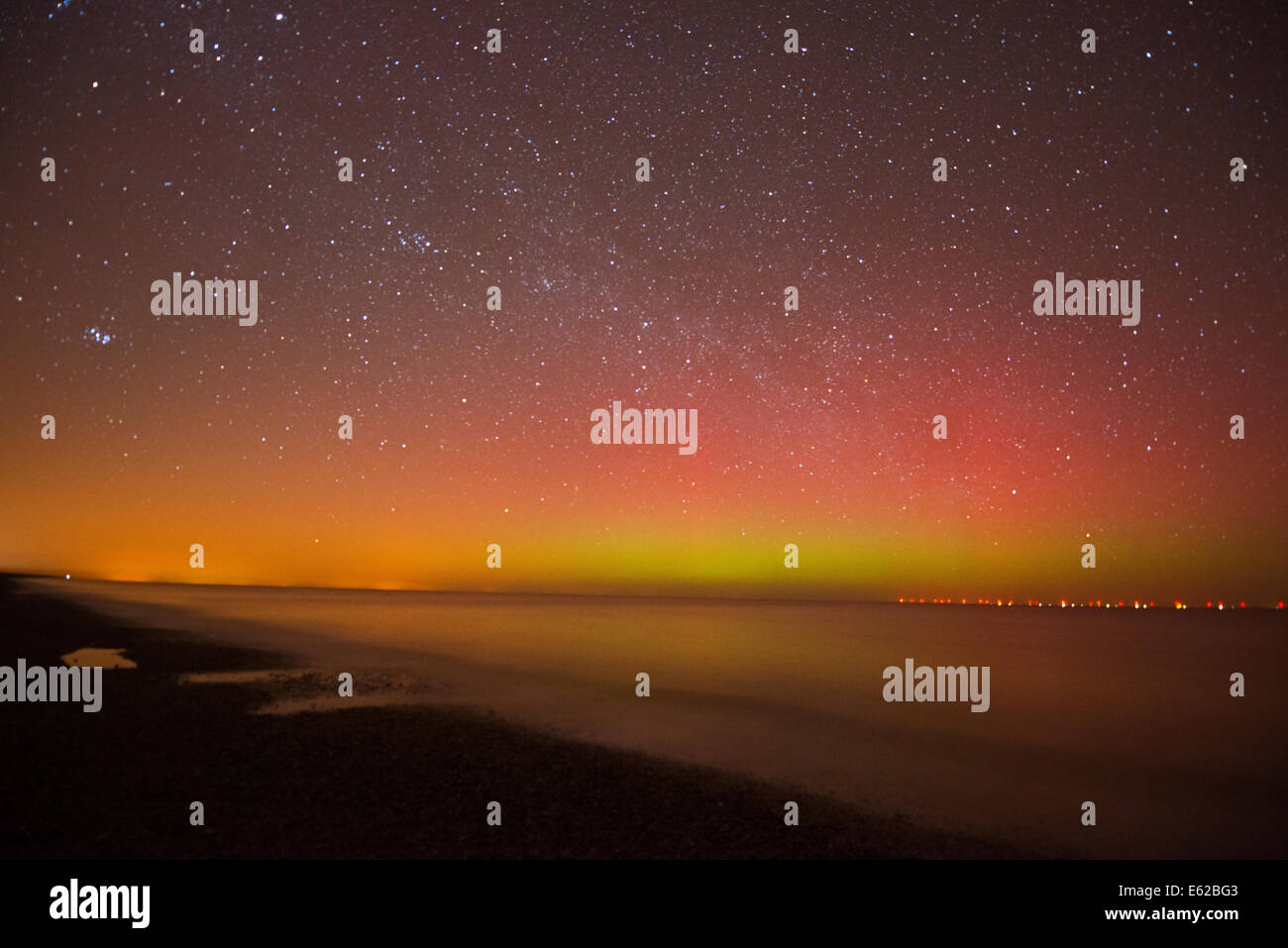 Aurora Borealis / Northern Lights Lfrom Ostufer, Cley, North Norfolk 27. Februar 2014 Stockfoto