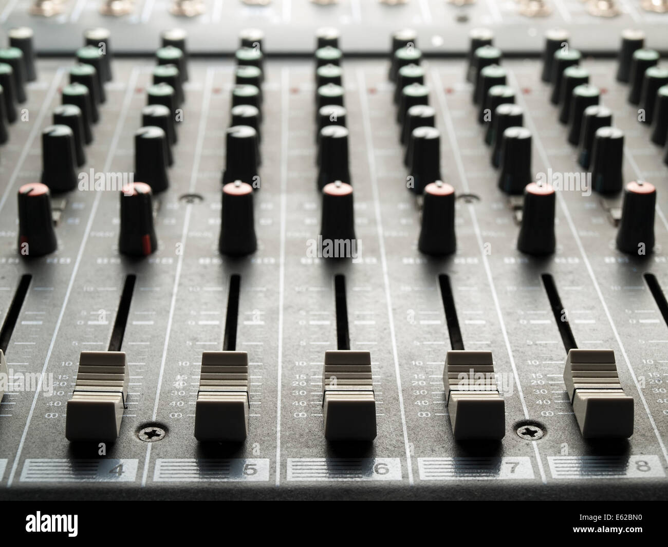 Mischpult, Gegenlicht, für Musik und Sound, Entertainment-Themen Stockfoto