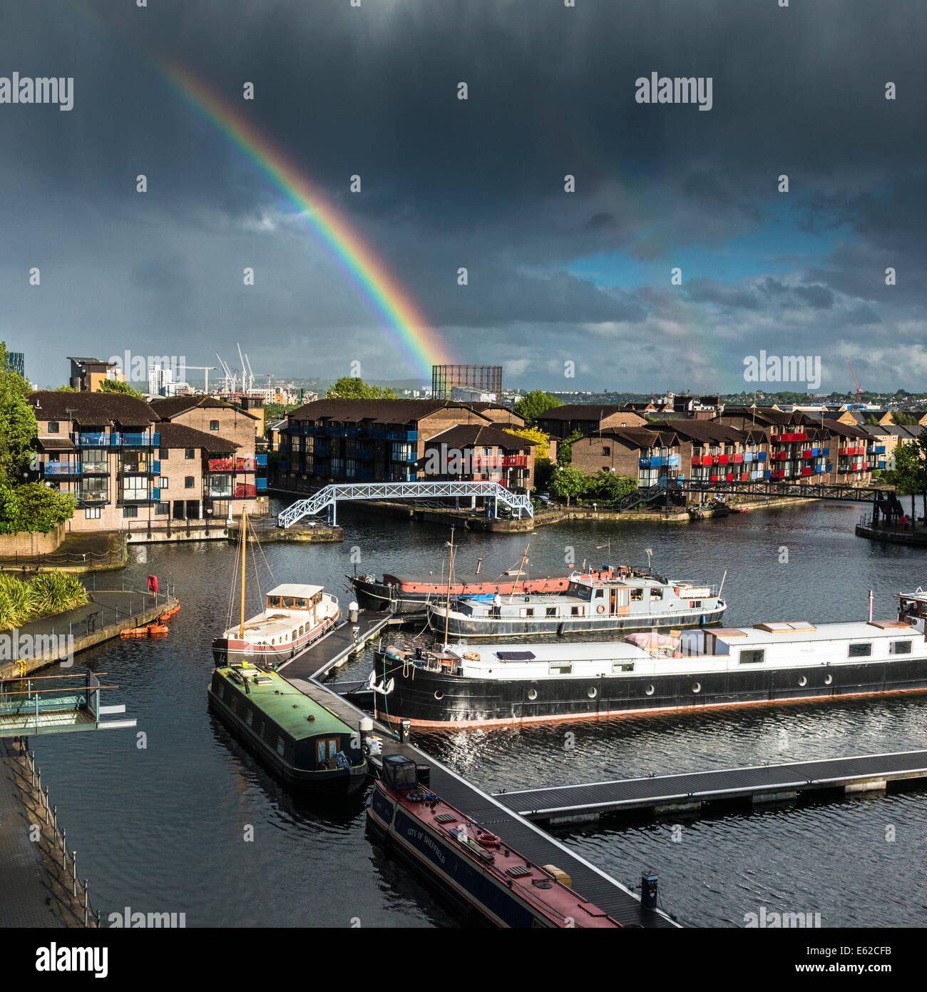 Regenbogen über Blackwall Basin, London, E14 Stockfoto