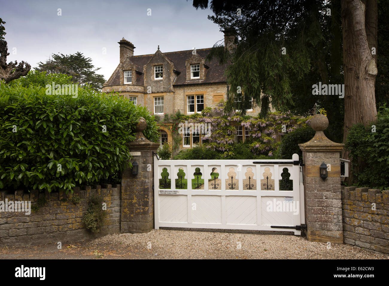 UK England, Dorset, Marnhull, Burton Street, The Lodge, große Landhaus Stockfoto