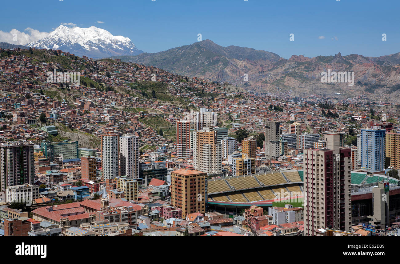 La Paz und Mount Illimani (6462mts). Bolivien Stockfoto