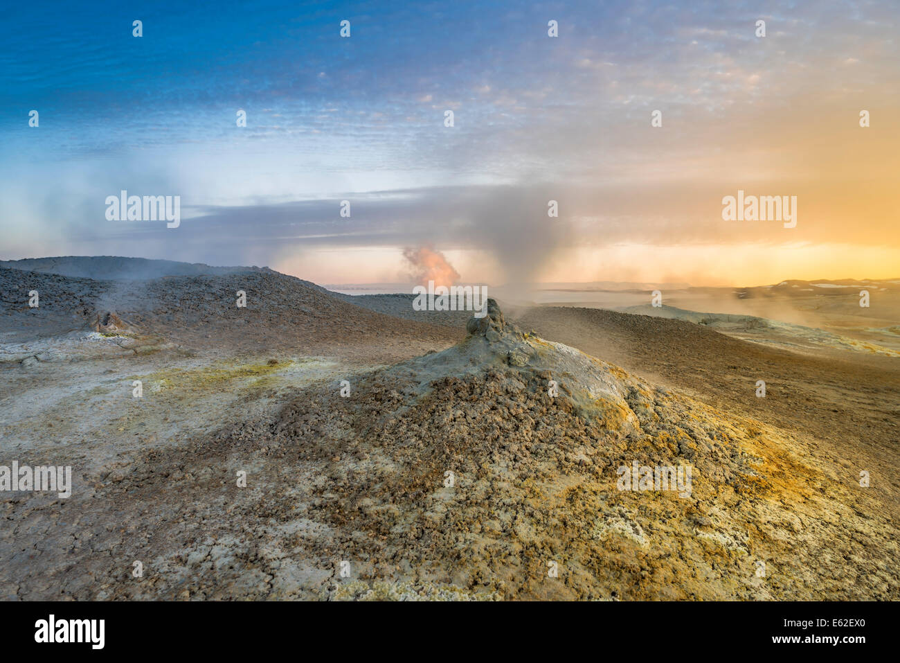 Geothermische heiße Quellen, Schlammlöcher und Fumarolen, Namaskard in der Nähe von See Myvatn, Northern, Island Stockfoto
