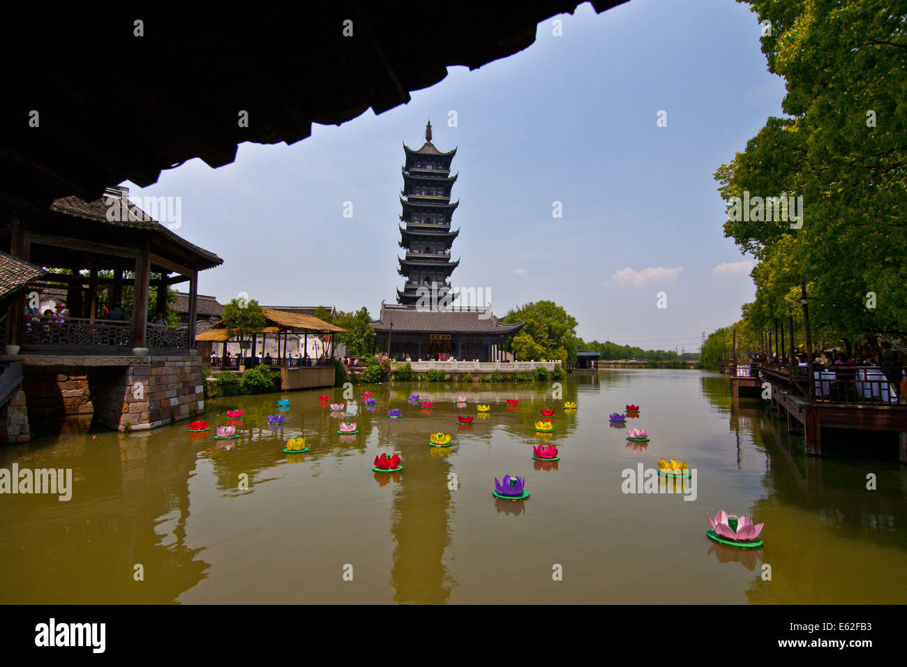 Weißer Lotus Pagode, Wuzhen, China. Auch bekannt als West Pagode ist der Tempel, die aus 1102 eine stattliche Kulturdenkmal adjacen Stockfoto