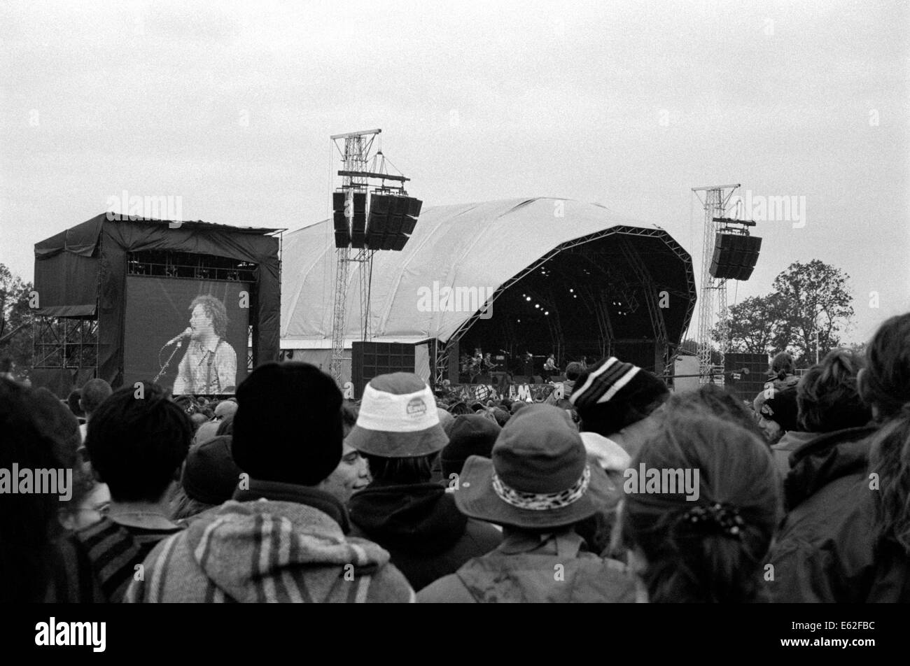 Publikum am Glastonbury Music Festival 1997 würdig Farm, Somerset, England, Vereinigtes Königreich. Stockfoto
