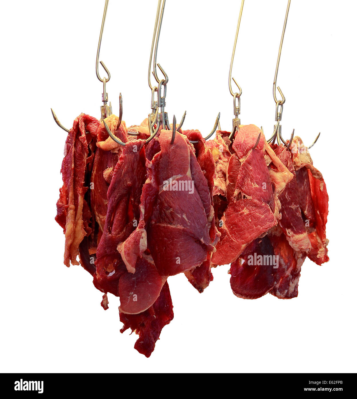 Stück Rindfleisch mit Haken aufhängen. Frischfleisch in market.on isolieren weißen Hintergrund. Stockfoto