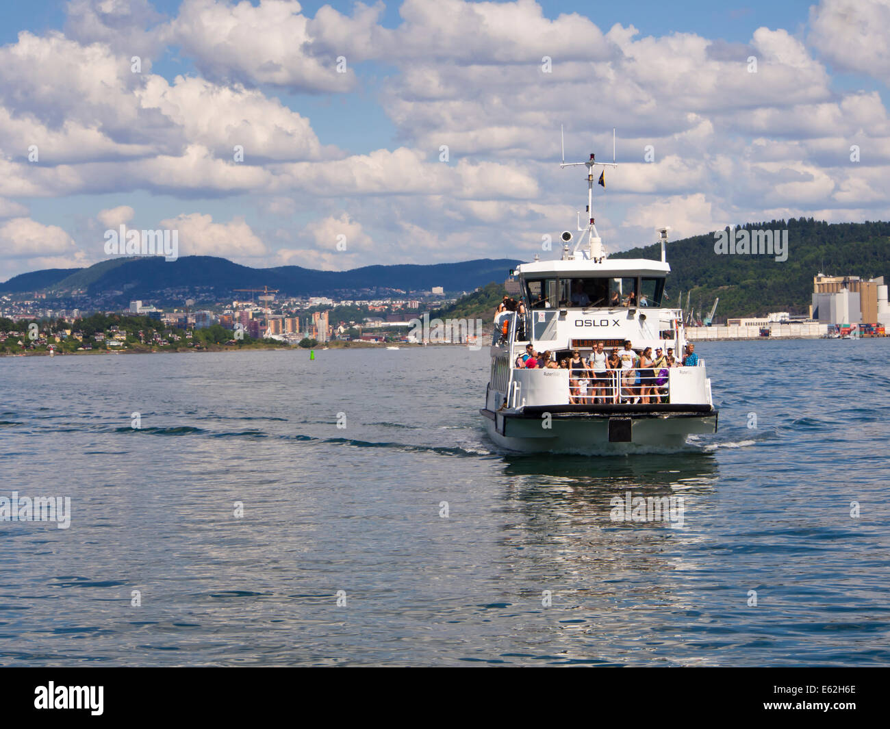 Die Oslo Fähren, Teil des öffentlichen Verkehrssystems, erhalten Sie auf einer gemütlichen sonnigen Sightseeing auf dem Fjord und zu den Inseln Stockfoto